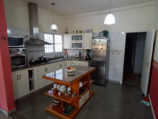 Foto 1 de Venta Excelente Casa de 6 ambientes, Villa Lugano, CABA