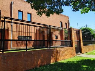 Foto 1 de CASA EN VENTA  Z/AV. CHACABUCO Y AV. LAVALLE