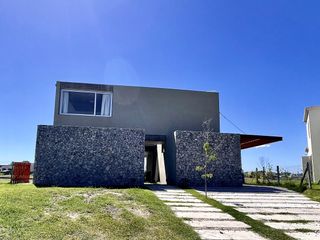 Foto 5 de VENTA CASA A LA LAGUNA BARRIO SAN SEBASTIAN A1