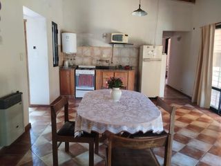 Foto 6 de Alquiler Casa Dos Dormitorios Jardin Parquizado. Funes Garita 18