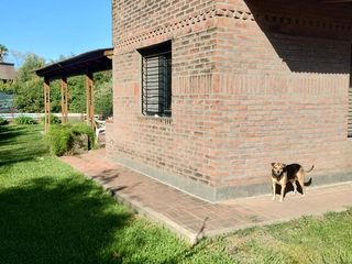 Foto 5 de Alquiler Casa Dos Dormitorios Jardin Parquizado. Funes Garita 18