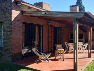 Foto 4 de Alquiler Casa Dos Dormitorios Jardin Parquizado. Funes Garita 18
