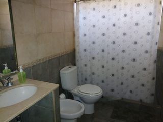 Foto 12 de Alquiler Casa Dos Dormitorios Jardin Parquizado. Funes Garita 18