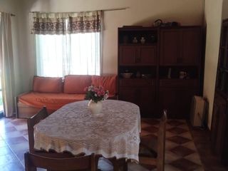 Foto 8 de Alquiler Casa Dos Dormitorios Jardin Parquizado. Funes Garita 18