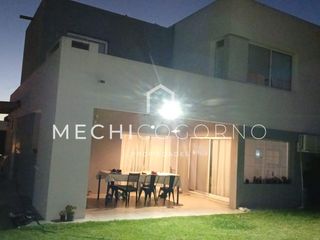 Foto 3 de Casa en alquiler de 4 dormitorios en Casas de Santa María
