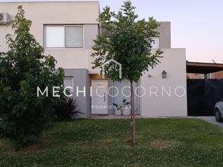 Foto 1 de Casa en alquiler de 4 dormitorios en Casas de Santa María