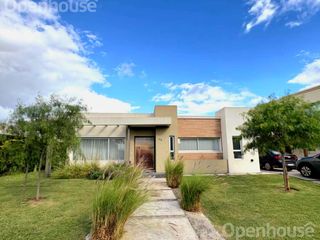 Foto 3 de ALQUILER-EXCELENTE CASA EN SAN RAMIRO-LOTE CENTRAL -PDE