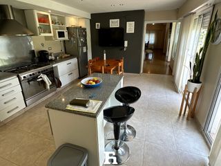 Foto 8 de Chalet en venta de 5 ambientes