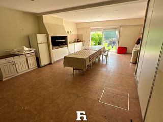 Foto 11 de Chalet en venta de 5 ambientes