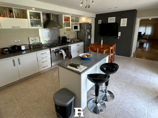 Foto 9 de Chalet en venta de 5 ambientes