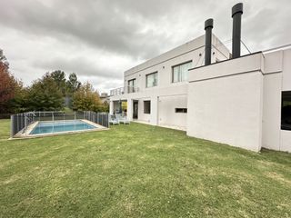 Foto 1 de Casa en alquiler Barrio Privado Rumenco