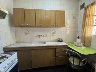 Foto 8 de Venta Casa 4 ambientes con garage y fondo lote de 10 x 29 - Villa Lugano