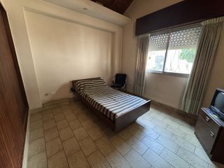 Foto 5 de Venta Casa 4 ambientes con garage y fondo lote de 10 x 29 - Villa Lugano