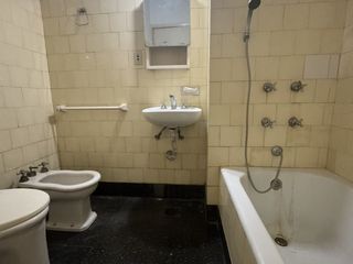 Foto 9 de Venta Casa 4 ambientes con garage y fondo lote de 10 x 29 - Villa Lugano