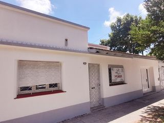Foto 2 de VENTA CASA 5 AMBIENTES CON COCHERA