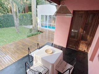 Foto 2 de Casa con piscina en alquiler temporario
