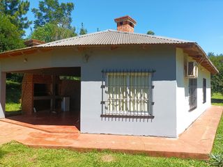 Foto 4 de CASA EN ALQUILER TRES DORMITORIOS CON PATIO GRANDE, SOBRE AV. DE LAS AMERICAS
