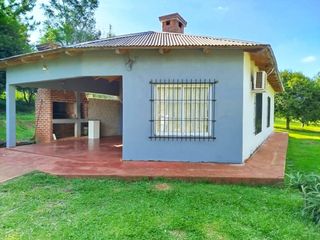Foto 2 de CASA EN ALQUILER TRES DORMITORIOS CON PATIO GRANDE, SOBRE AV. DE LAS AMERICAS