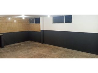 Foto 13 de La Kennedy, Local Comercial en Renta, 250m2, 1 Ambiente
