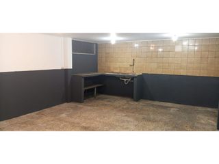 Foto 11 de La Kennedy, Local Comercial en Renta, 250m2, 1 Ambiente