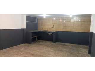 Foto 3 de La Kennedy, Local Comercial en Renta, 250m2, 1 Ambiente