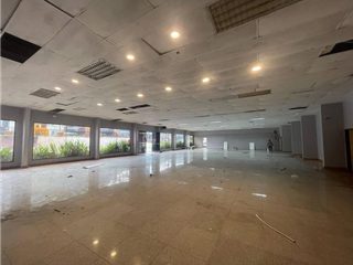 Foto 1 de Local en Alquiler 790 m² en Guayaquil, Av Carlos Julio Arosemena