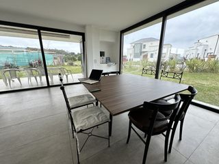 Foto 4 de Casa de 5 ambientes en alquiler temporario B. Rumenco joven