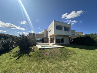 Foto 1 de Casa en alquiler temporario en barrio Arenas del Sur