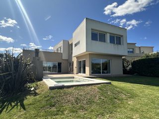 Foto 2 de Casa en alquiler temporario en barrio Arenas del Sur