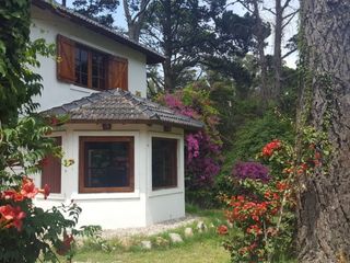 Foto 2 de Chalet  con 2 hab. sobre 1350 m2.BOSQUE PERALTA RAMOS