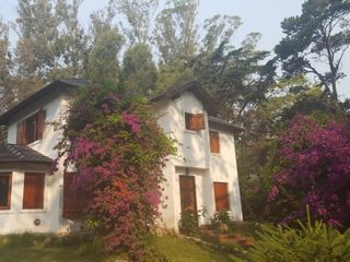 Foto 1 de Chalet  con 2 hab. sobre 1350 m2.BOSQUE PERALTA RAMOS