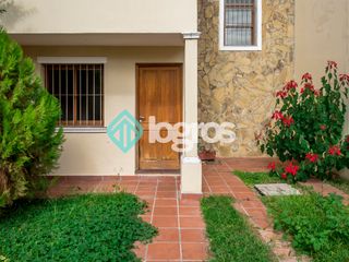 Foto 3 de Dúplex en venta de 3 dormitorios con cochera en Grand Bourg