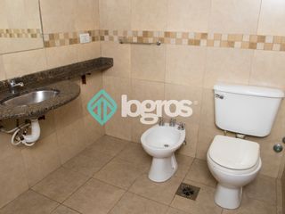 Foto 31 de Dúplex en venta de 3 dormitorios con cochera en Grand Bourg