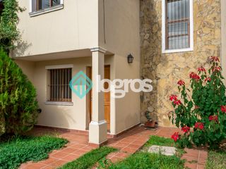 Foto 4 de Dúplex en venta de 3 dormitorios con cochera en Grand Bourg