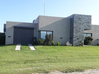 Foto 1 de CASA EN VENTA EN BARRIO ¨SOLARES DEL VALLE¨