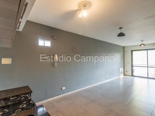 Foto 3 de Monoambiente en Venta. Balcón al frente. Villa Urquiza