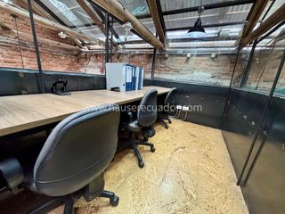 Foto 4 de Oficinas vintage en arriendo – Luz natural, espacios colaborativos y salas para reuniones