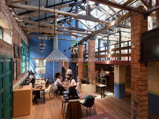 Foto 9 de Oficinas vintage en arriendo – Luz natural, espacios colaborativos y salas para reuniones