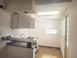Foto 4 de ALQUILER 24 MESES- CASA CON ENTRADA DE VEHICULO.