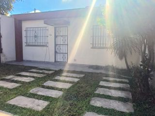 Foto 1 de ALQUILER 24 MESES- CASA CON ENTRADA DE VEHICULO.