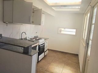Foto 5 de ALQUILER 24 MESES- CASA CON ENTRADA DE VEHICULO.