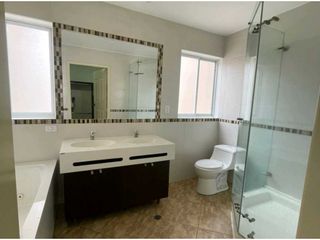 Foto 6 de Conocoto, Casa en Renta, Dean Bajo 220m2, 3 Habitaciones