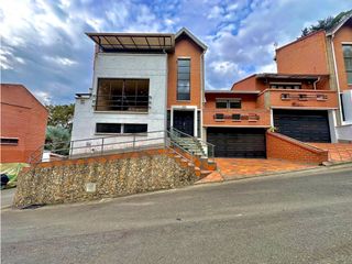 Foto 1 de Casa en Arriendo Amoblado Frente al Mall Amsterdam