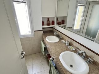 Foto 43 de Importante Casa a la Laguna - Barrio Privado Santa Barbara