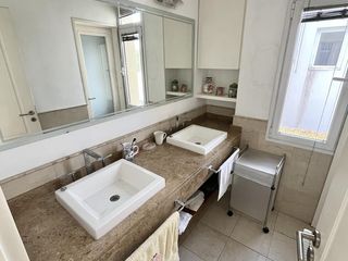 Foto 38 de Importante Casa a la Laguna - Barrio Privado Santa Barbara