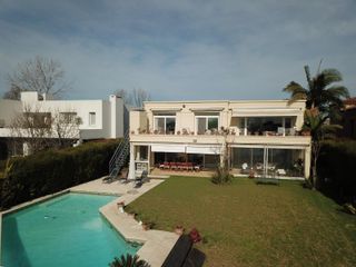 Foto 46 de Importante Casa a la Laguna - Barrio Privado Santa Barbara