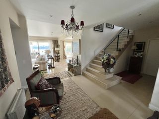 Foto 10 de Importante Casa a la Laguna - Barrio Privado Santa Barbara