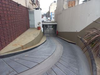 Foto 3 de Cochera cubierta en Venta en edificio residencial en Villa Luro