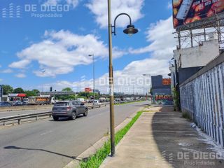 Foto 18 de Local/ Edificio Comercial sobre colectora Panamericana Olivos en Alquiler, Vicente López