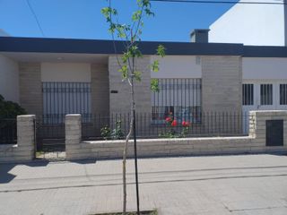 Foto 1 de CASA 3 DORMITORIOS EN BARRIO KM5